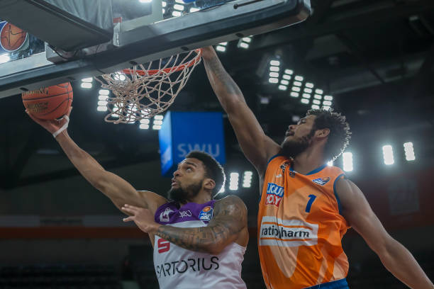 越南队在前 越南队在前